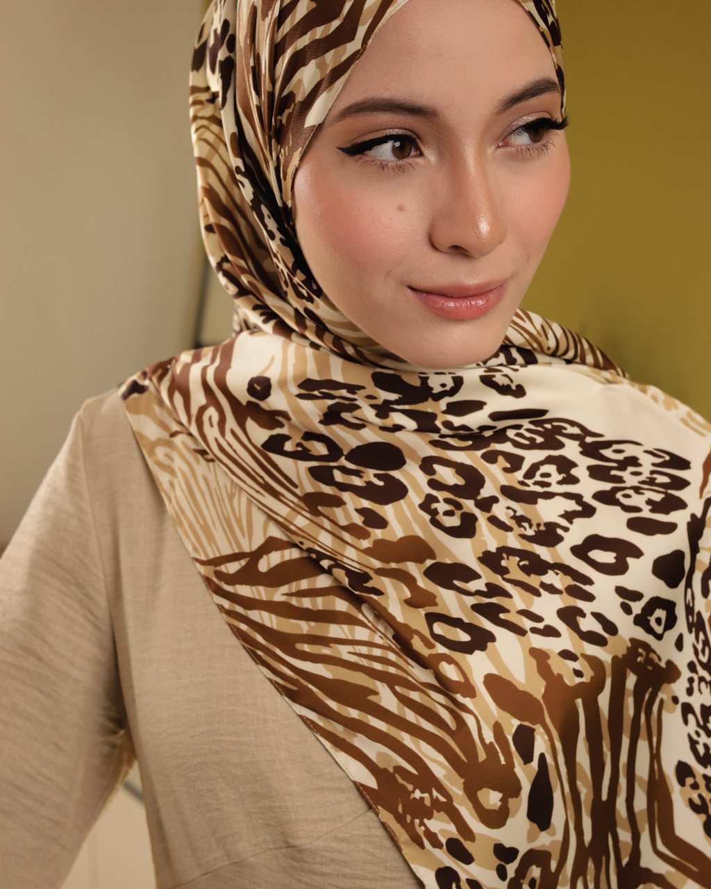 Zahara Shawl in Biscotti